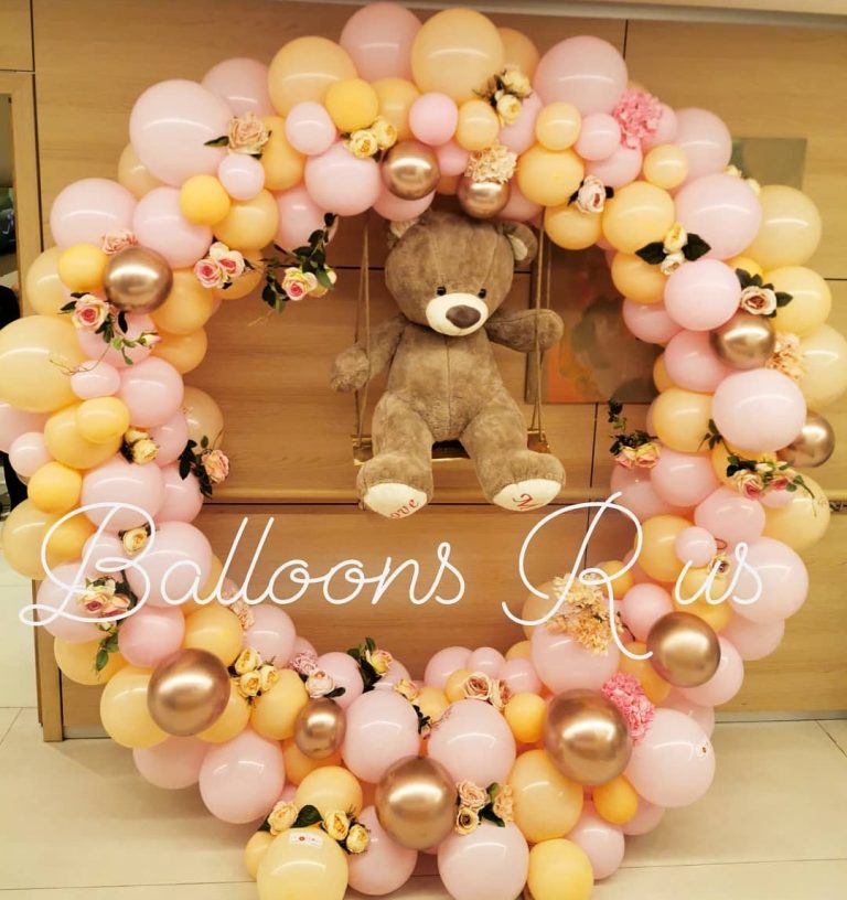 teddy bear balloon arch