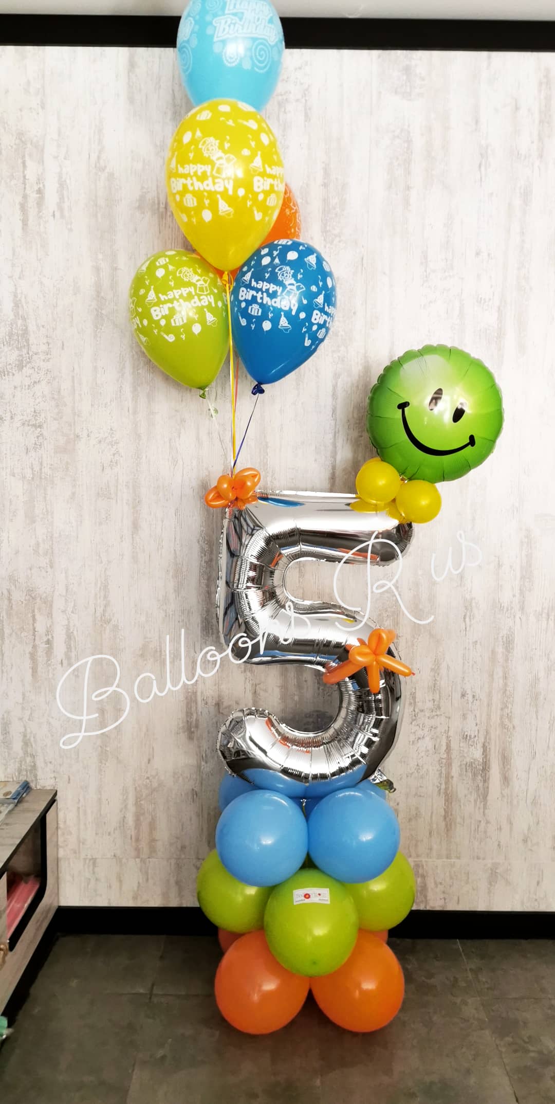 birthday-stand-balloons-r-us-jordan-amman