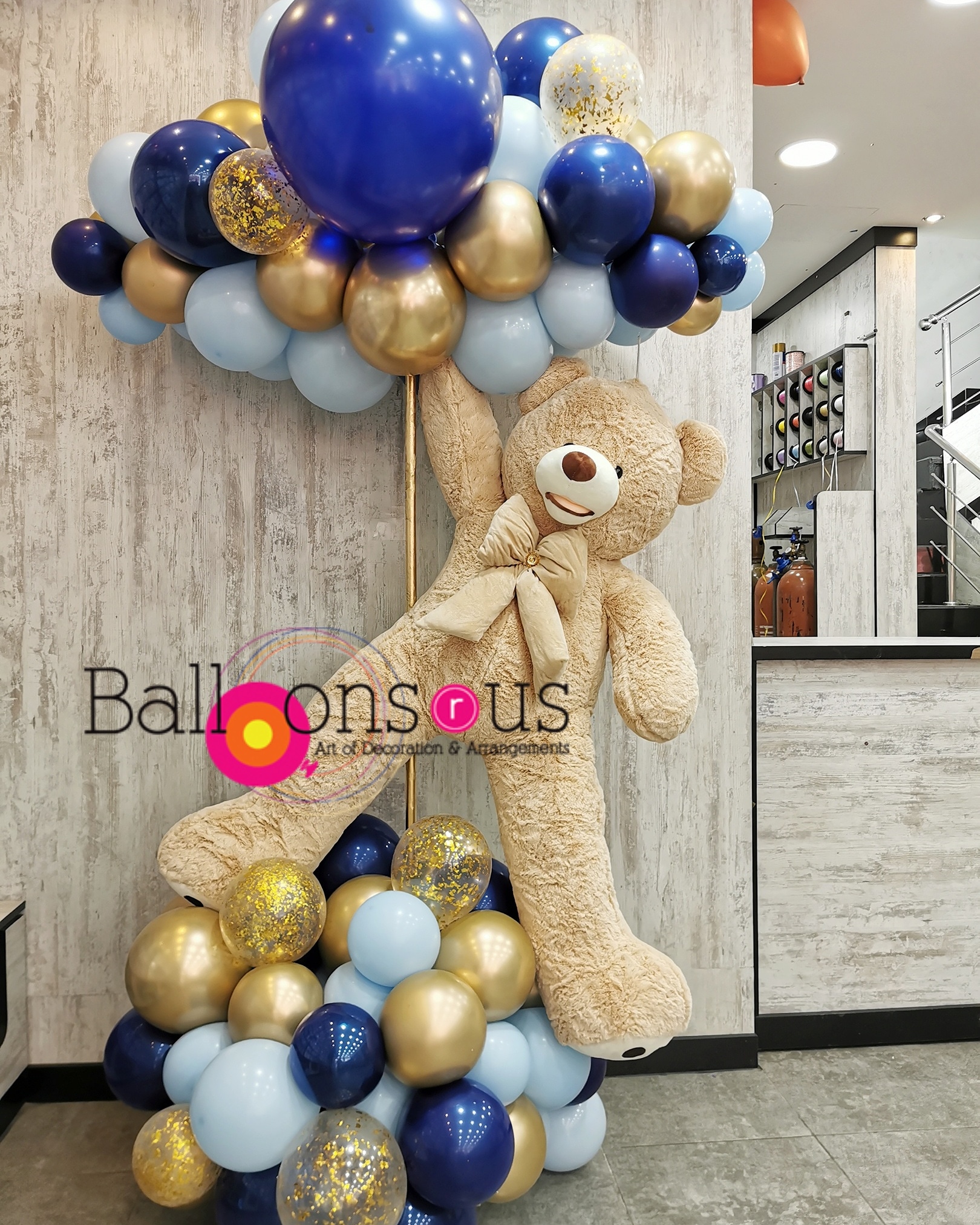 Hot Air Balloons Arrangement With Big Teddy Bear Balloons R Us Jordan Amman